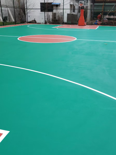 八宿 球场长期使用易出现地面开裂